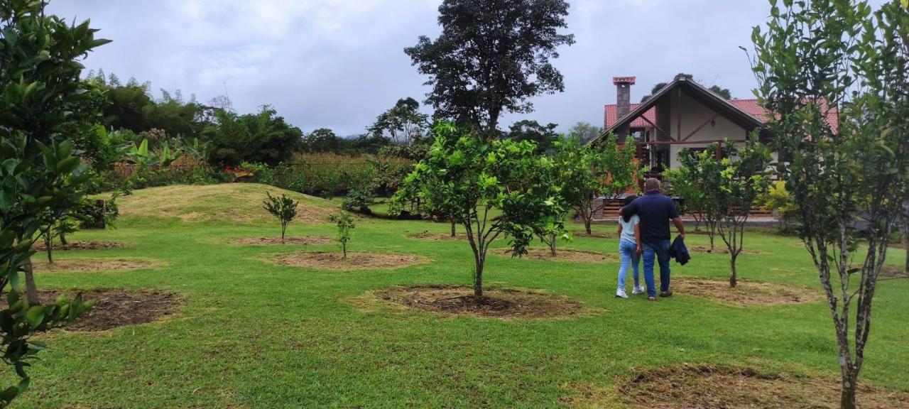 Quinta Isabel, Casa De Huespedes & Cafeteria Panzió Macas Kültér fotó